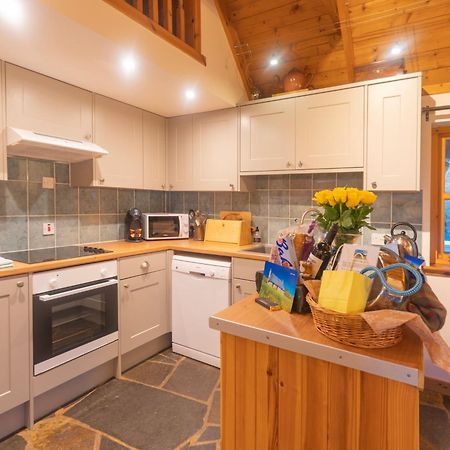 Tigh Lachie, Mary'S Thatched Cottages, Elgol, Isle Of Skye Exterior photo